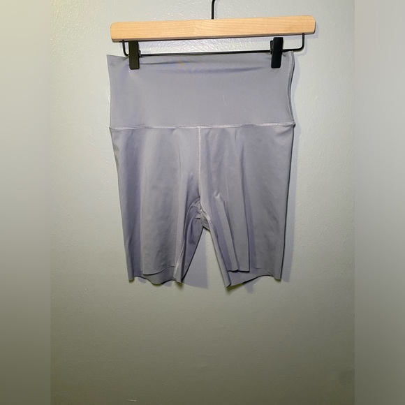 Aritzia Pants - TNA Sleek Bike Shorts- Medium
